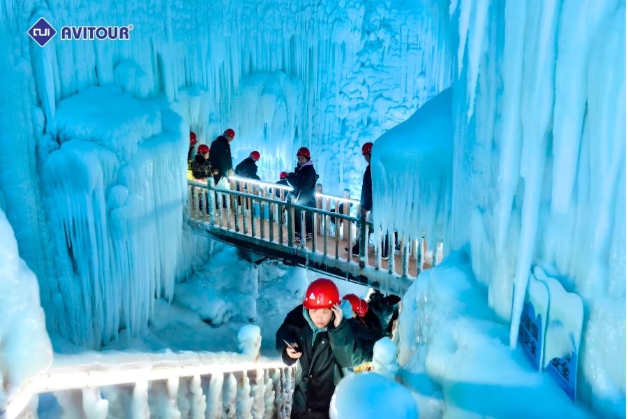 Động Băng Vạn Niên: Kỳ quan băng giá hơn 3 triệu năm tuổi ở Sơn Tây