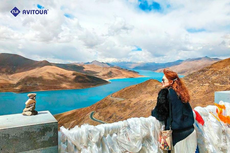 Hồ Yamdrok: Viên ngọc xanh linh thiêng giữa cao nguyên Tây Tạng