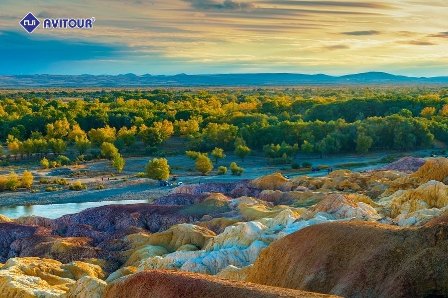 Khám phá Bãi Ngũ Sắc - "Cầu vồng trên mặt đất" đẹp hơn tranh vẽ