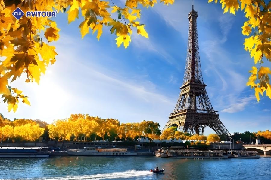 Khám phá tháp Eiffel qua lăng kính lãng mạn