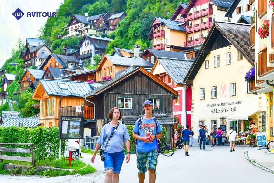 Lạc bước giữa khung cảnh cổ tích tại làng cổ Hallstatt của Áo