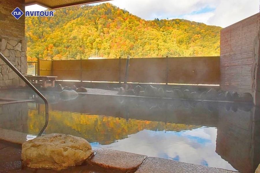 Mùa thu tại thung lũng Jozankei Onsen: Thiên đường lá đỏ Hokkaido