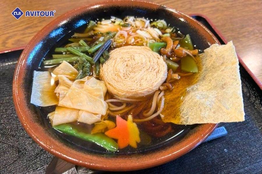 Mùa thu trên cung đường Irohazaka: Sắc lá đỏ đẹp mê hồn giữa núi rừng 