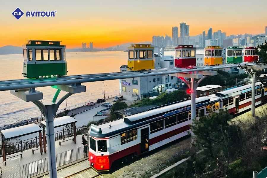 Ngắm đại dương tuyệt đẹp ở Hàn Quốc trên chuyến tàu lửa ven biển Haeundae Blueline