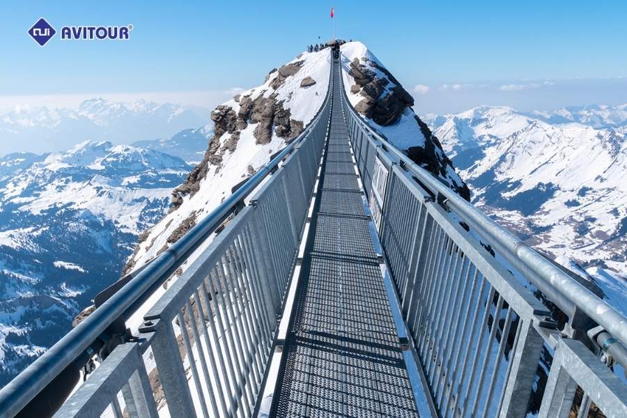 Ngẩn ngơ trước vẻ đẹp băng tuyết hùng vĩ của núi tuyết Titlis