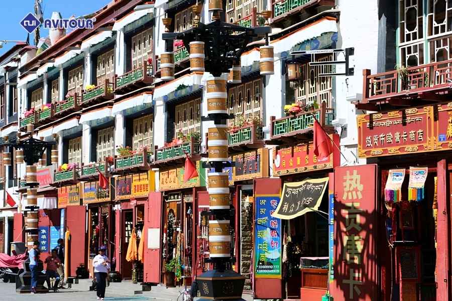 Phố Barkhor Tây Tạng: Trung tâm văn hóa và hành hương linh thiêng ở Lhasa