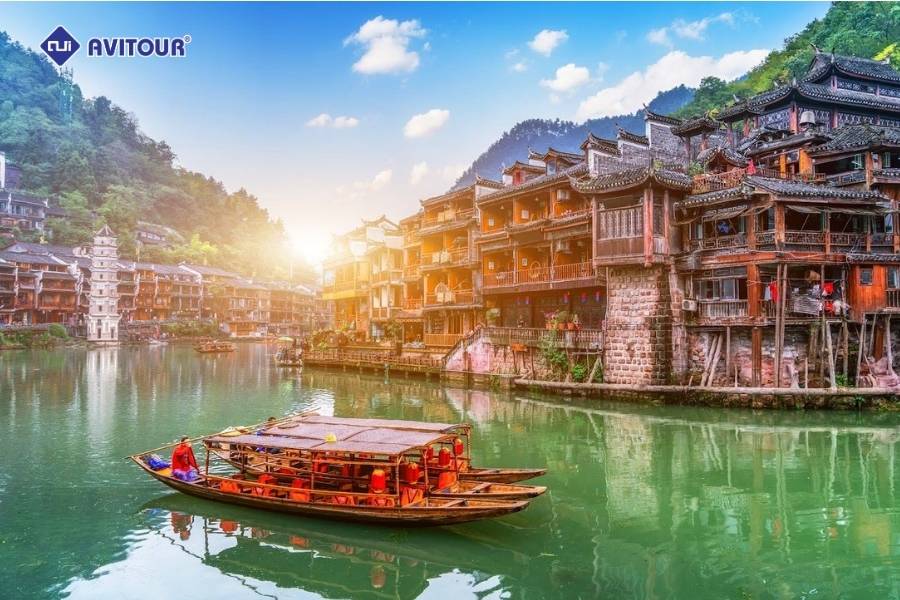 Phượng Hoàng Cổ Trấn: Viên ngọc cổ kính bên dòng Đà Giang