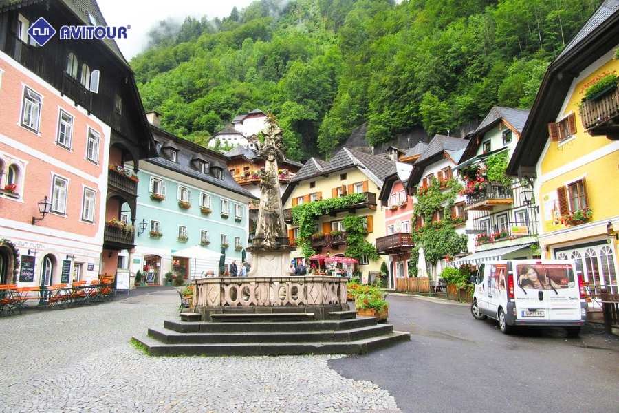 Quảng trường chợ trung tâm Hallstatt - Nơi lưu giữ vẻ đẹp nguyên bản châu Âu