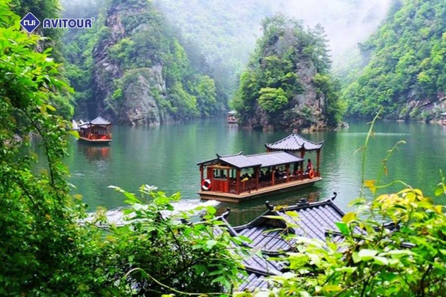 Trương Gia Giới: Chốn tiên cảnh giữa mây trời khiến du khách mê đắm