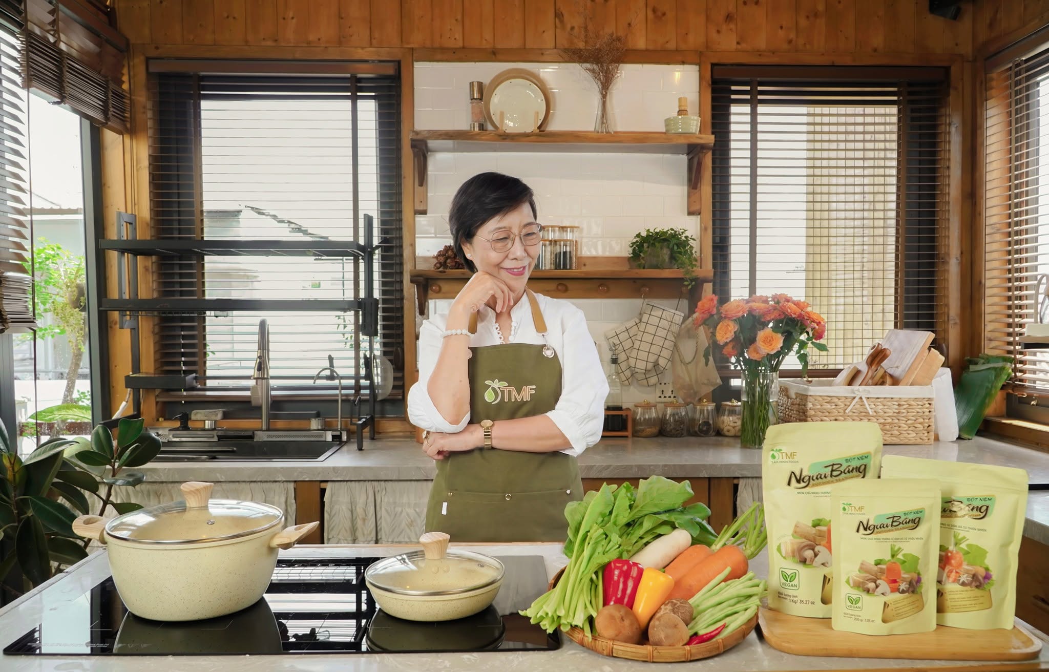 Cô Ngân - nhà sáng lập Lá Tía Tô - sử dụng bột nêm ngưu báng của nhà sản xuất Tâm Minh Foods cho các bữa ăn chay thực dưỡng thêm tròn vị.