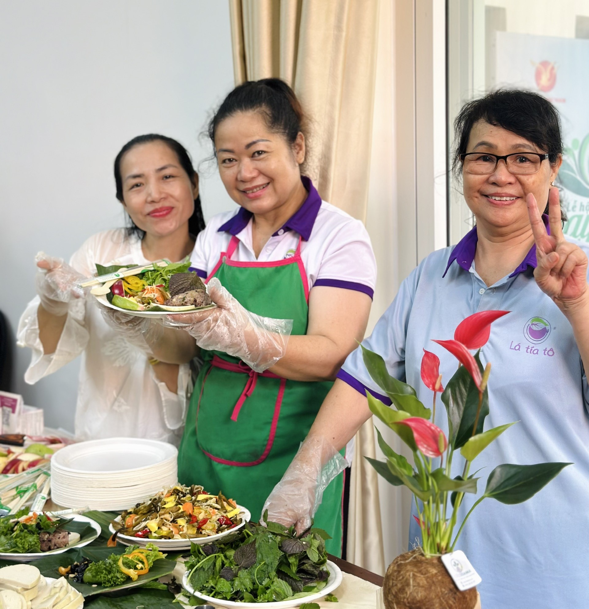 Niềm vui của đội ngũ Lá Tía Tô là được chăm sóc cho cộng đồng bằng những món chay thực dưỡng thanh lành.