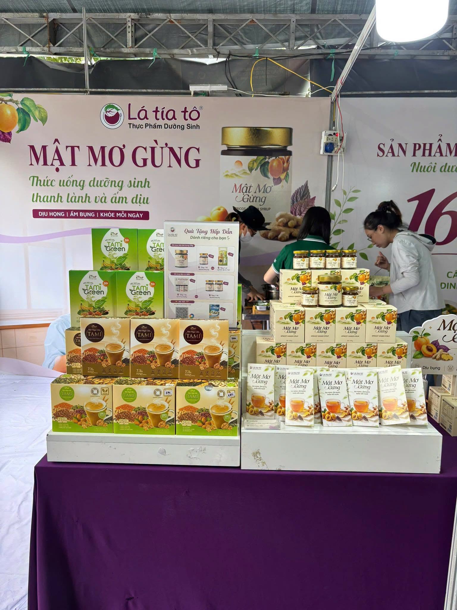 Mật mơ gừng là sản phẩm dưỡng sinh giúp dịu họng, giảm ho, nhẹ bụng và tăng sức đề kháng.