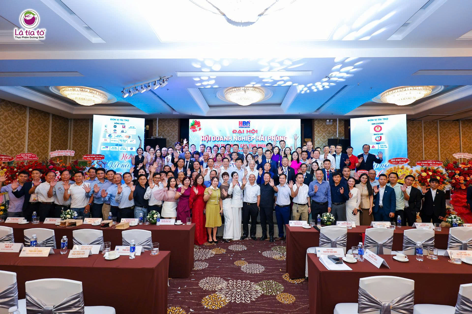 Lá Tía Tô xin chúc mừng Đại hội đã diễn ra thành công tốt đẹp.