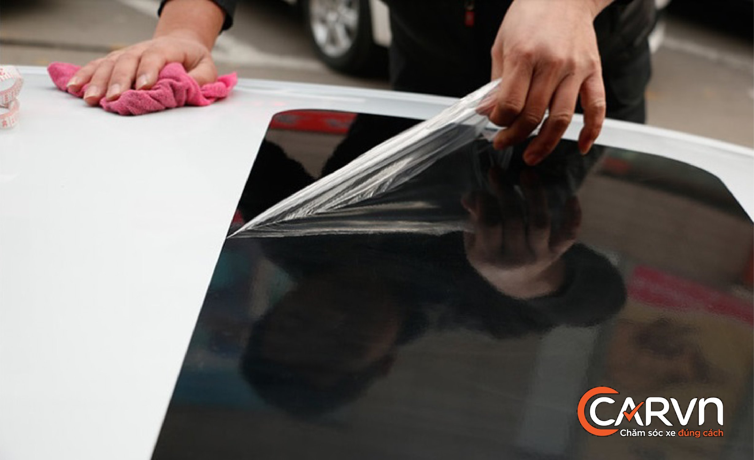 Dán phim cách nhiệt cho xe ô tô nên hay không?