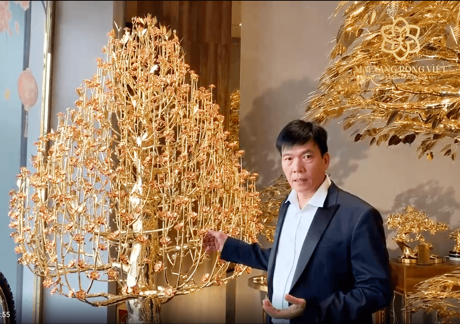 Cận cảnh cây hoa đào mạ bằng 12 lượng vàng, giá 1,3 tỷ đồng