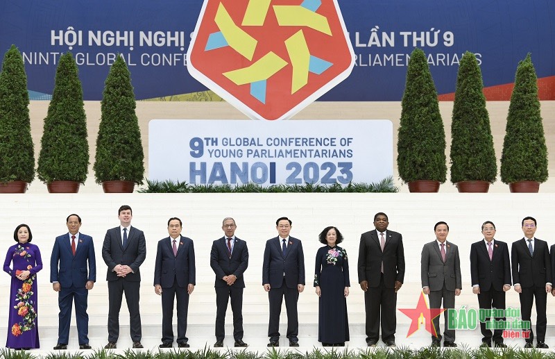 Quà tặng ngoại giao gây ấn tượng sâu sắc với đối tác nước ngoài