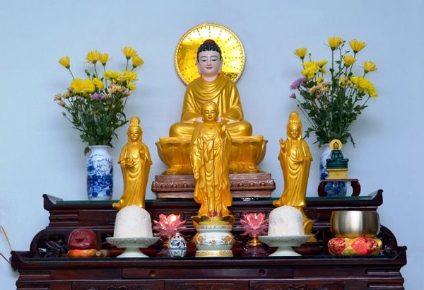 Cách sắp xếp vị trí các tượng Phật trên bàn thờ