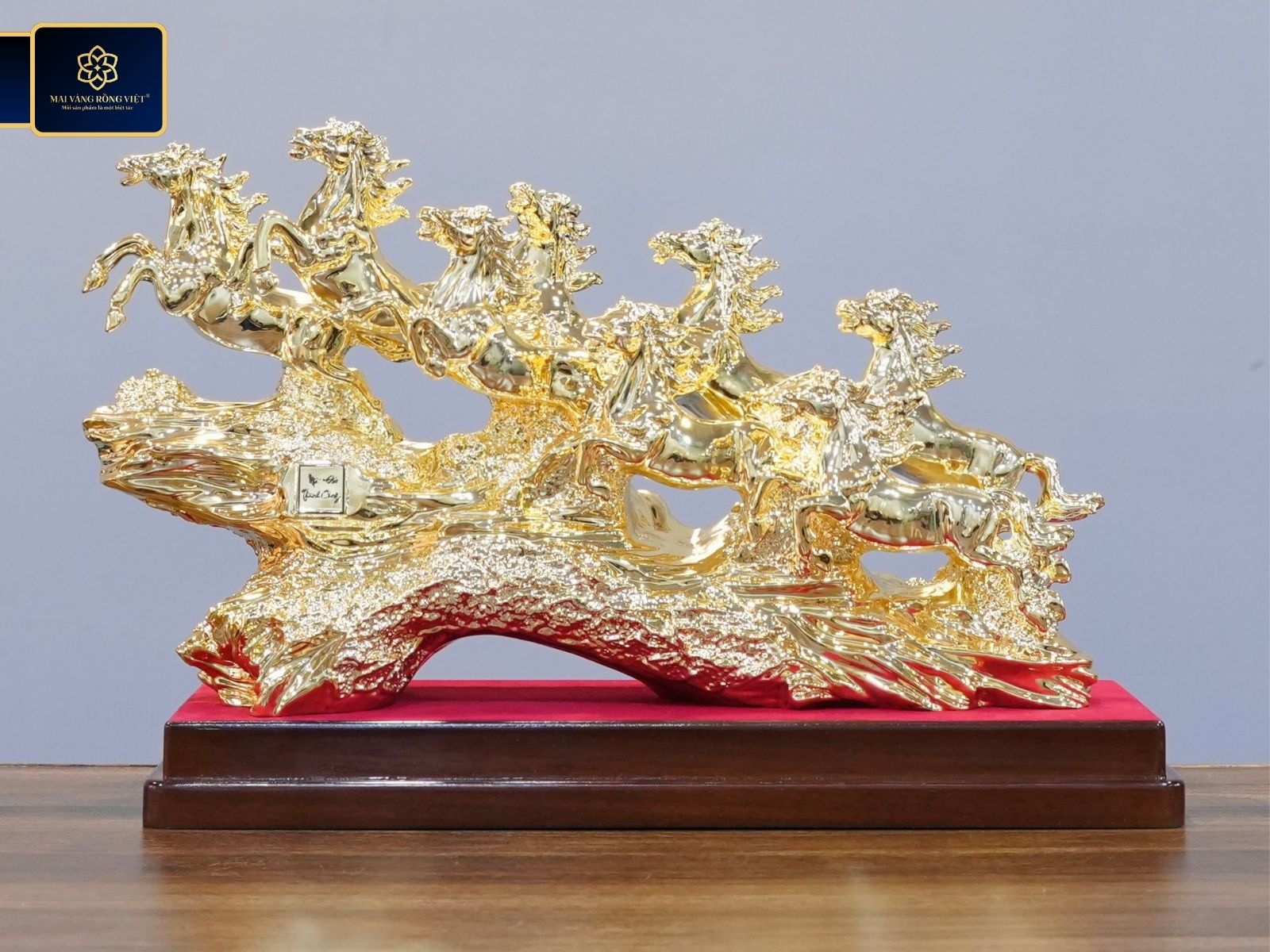 Bát Mã Truy Phong mạ vàng công nghiệp