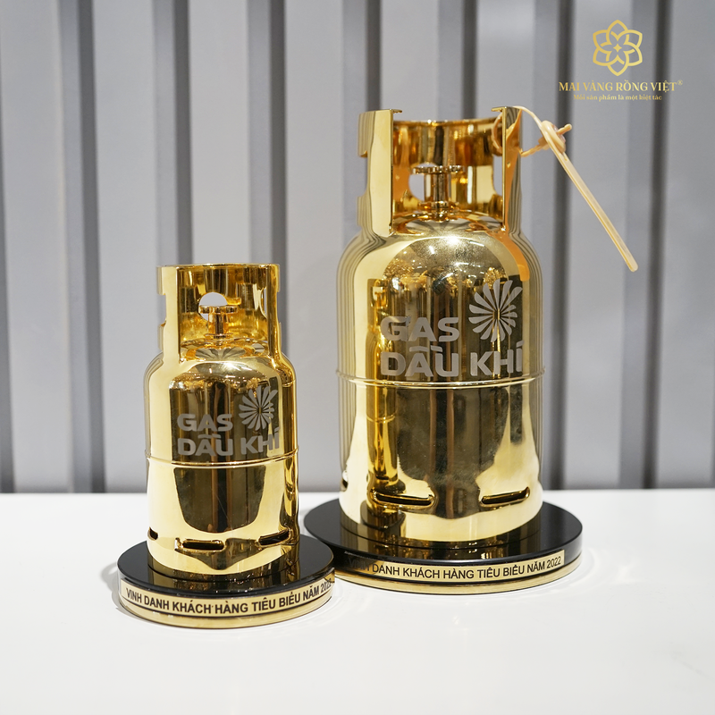 Bình gas mạ vàng 24K là quà tặng vinh danh khách hàng tiêu biểu trong ngành dầu khí