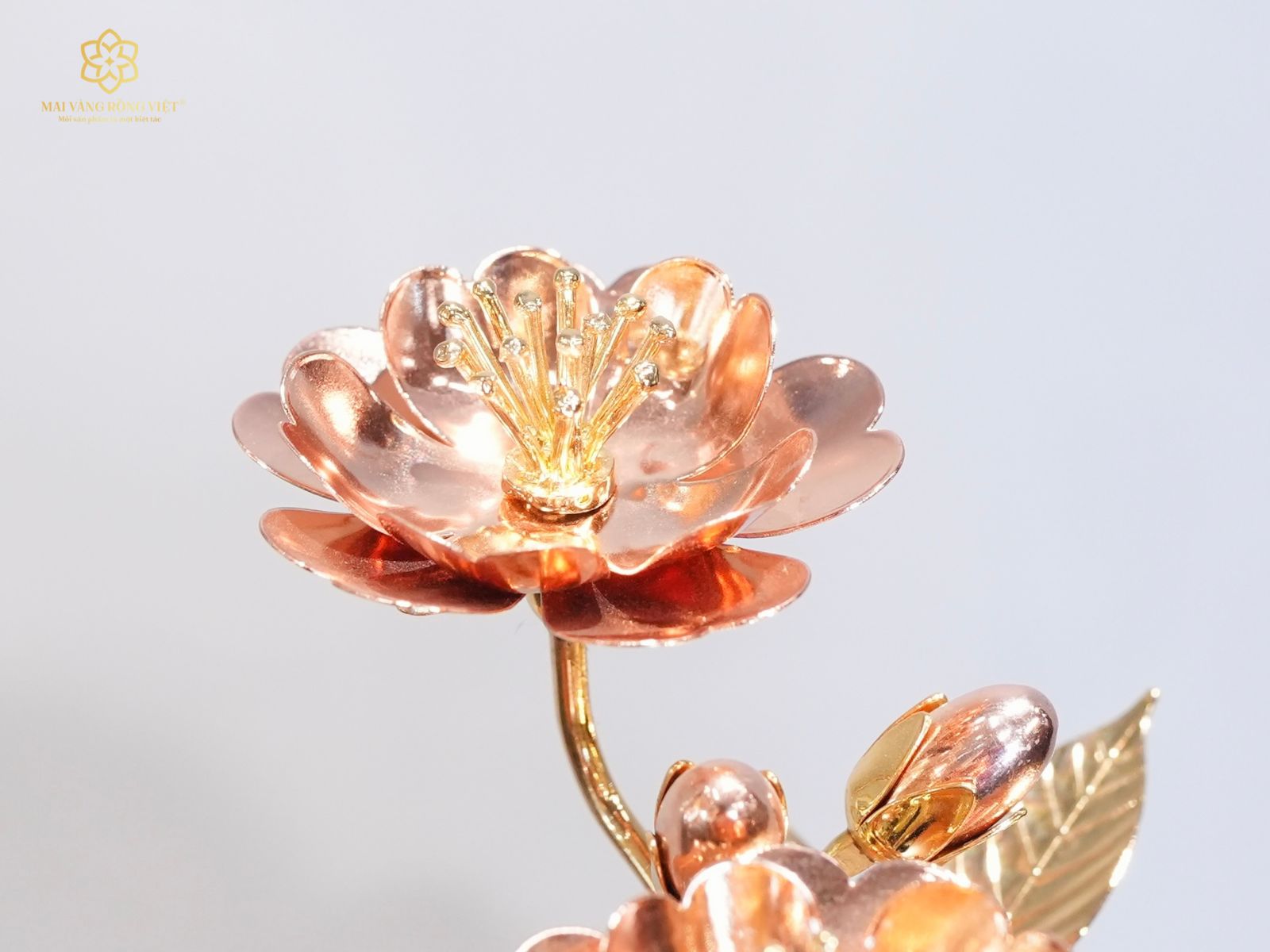 Bông hoa đào mạ rose gold cùng nhụy hoa mạ vàng 24K