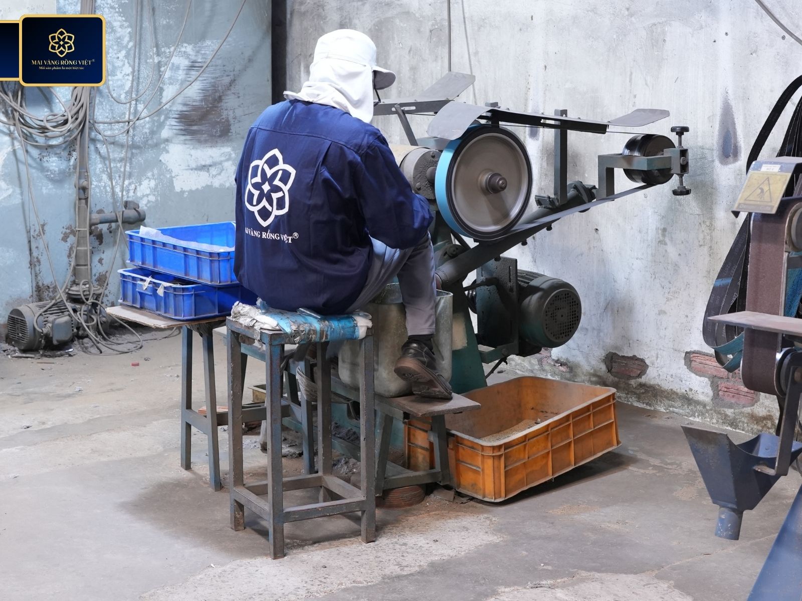 Bước 2 của quy trình mạ vàng theo yêu cầu