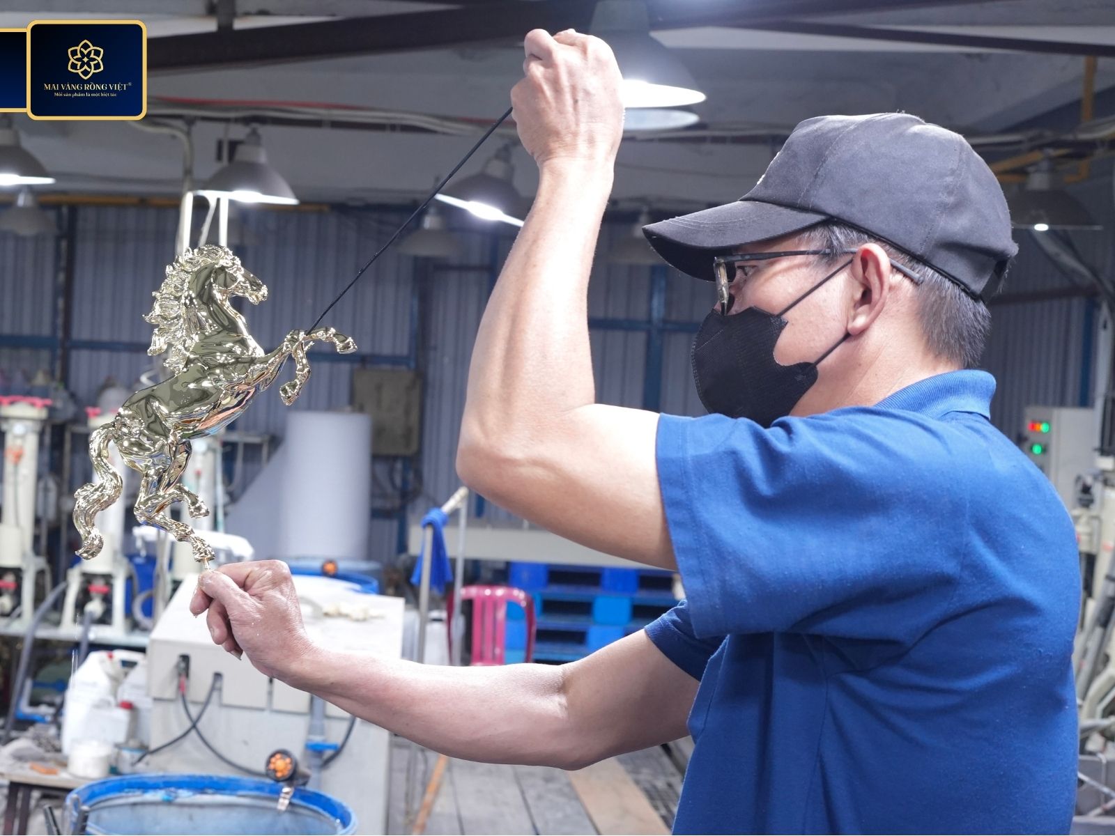 Bước 3 của quy trình mạ vàng theo yêu cầu