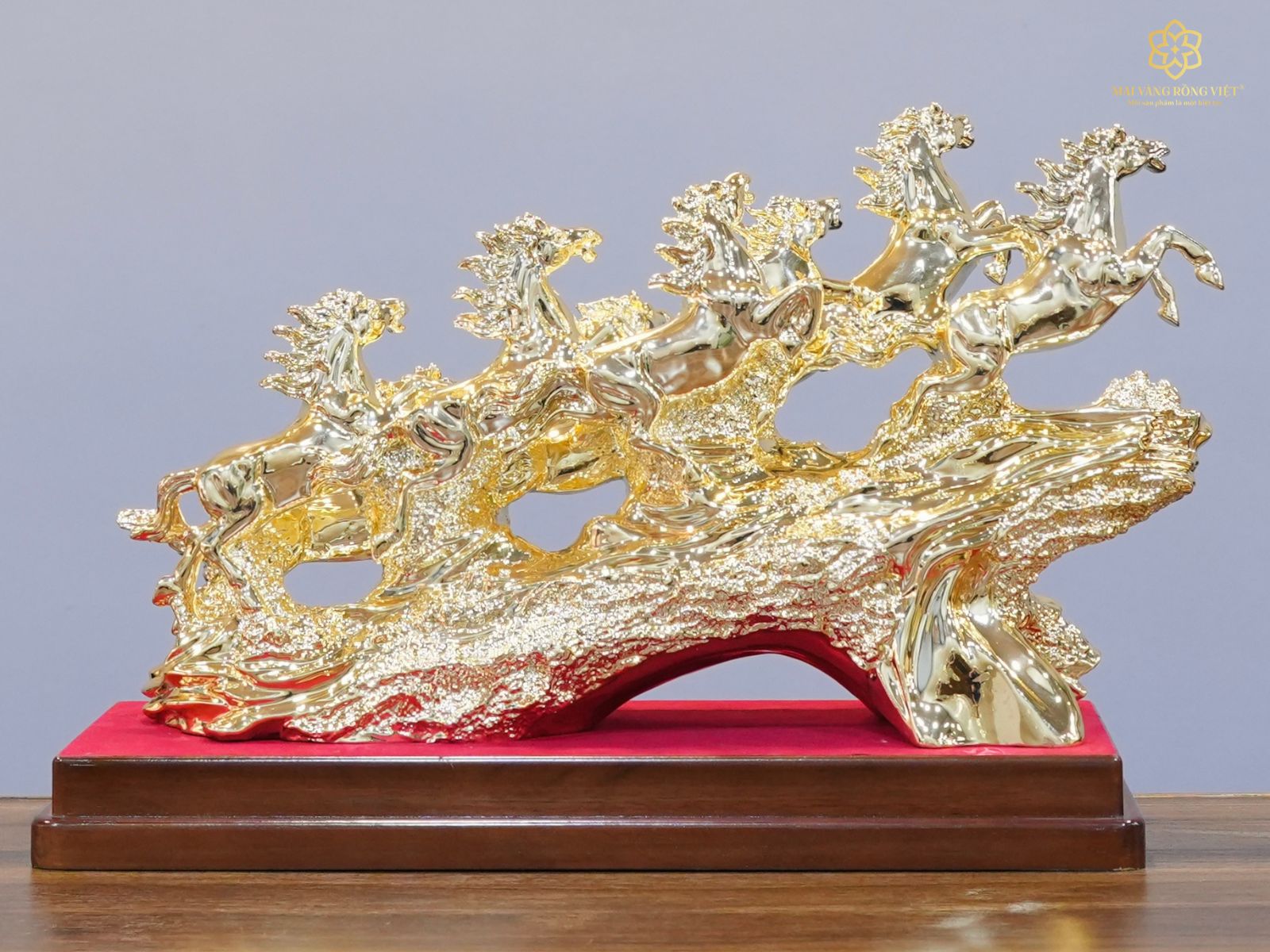 Đặt tượng tại vị trí trang trọng, đầu ngựa quay vào trong để thu hút tài lộc, may mắn