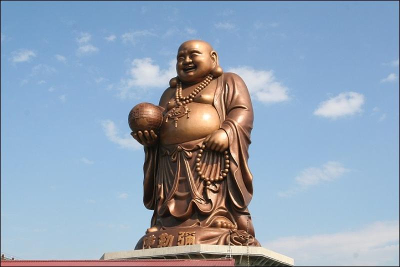 Tượng phật di lặc mang nhiều ý nghĩa với cuộc sống. 