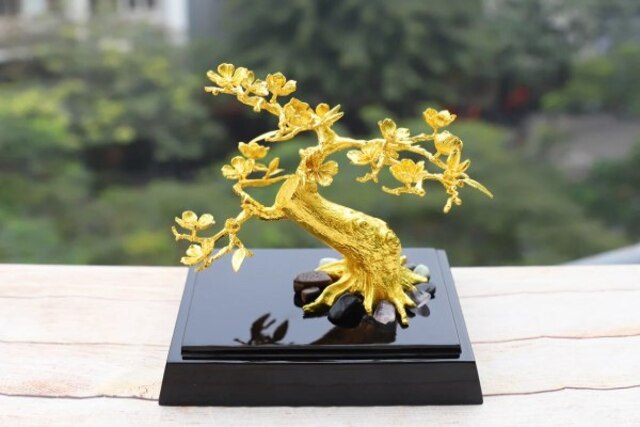 Cây đào mạ vàng với thiết kế theo lối bonsai đậm chất nghệ thuật