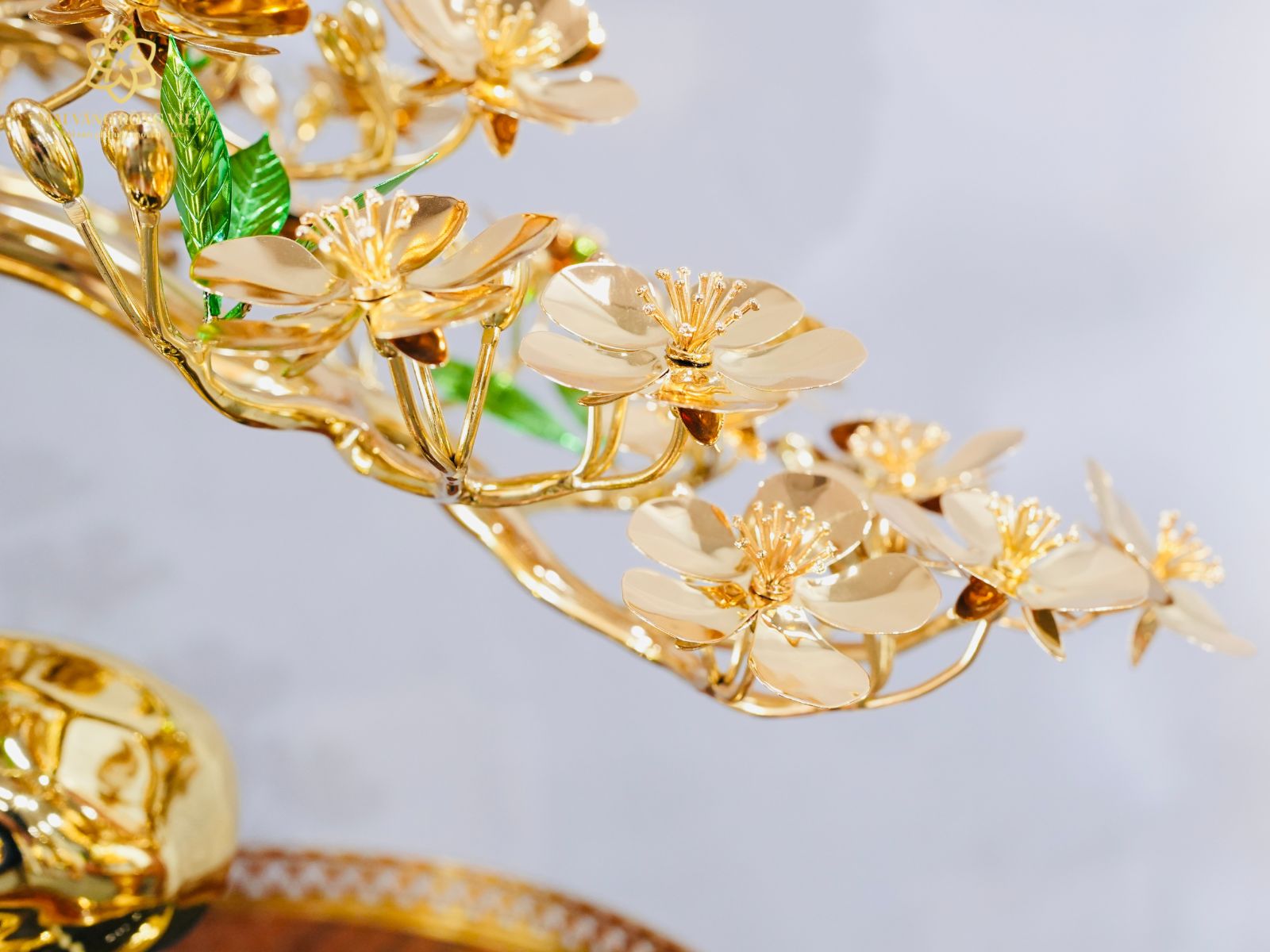 Hoa và nụ cây mai Kỳ Lân mạ vàng 24K