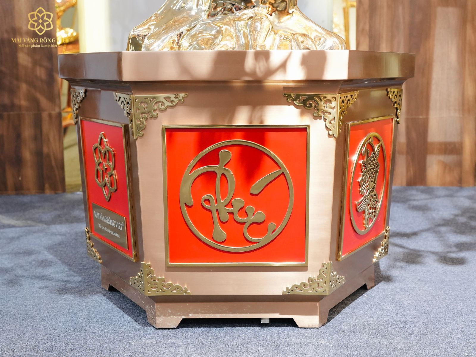 Chữ Phúc Trên Chậu Cây Đào Trường Xuân Mạ Vàng 24K Mix Rose Gold Cao 2,6 Mét