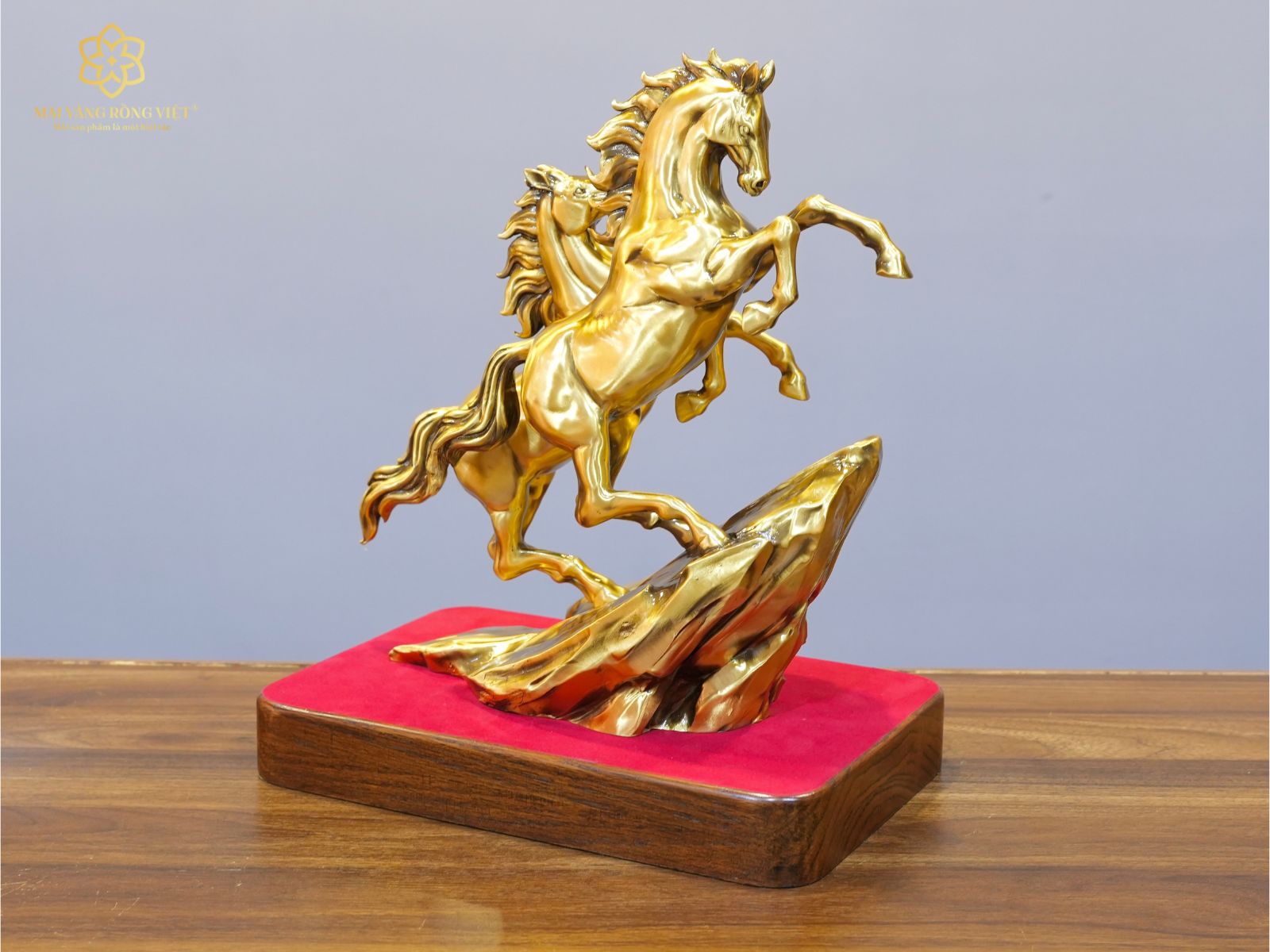 Công dụng tượng song mã thịnh vượng bằng đồng mạ cổ điển cao 30cm