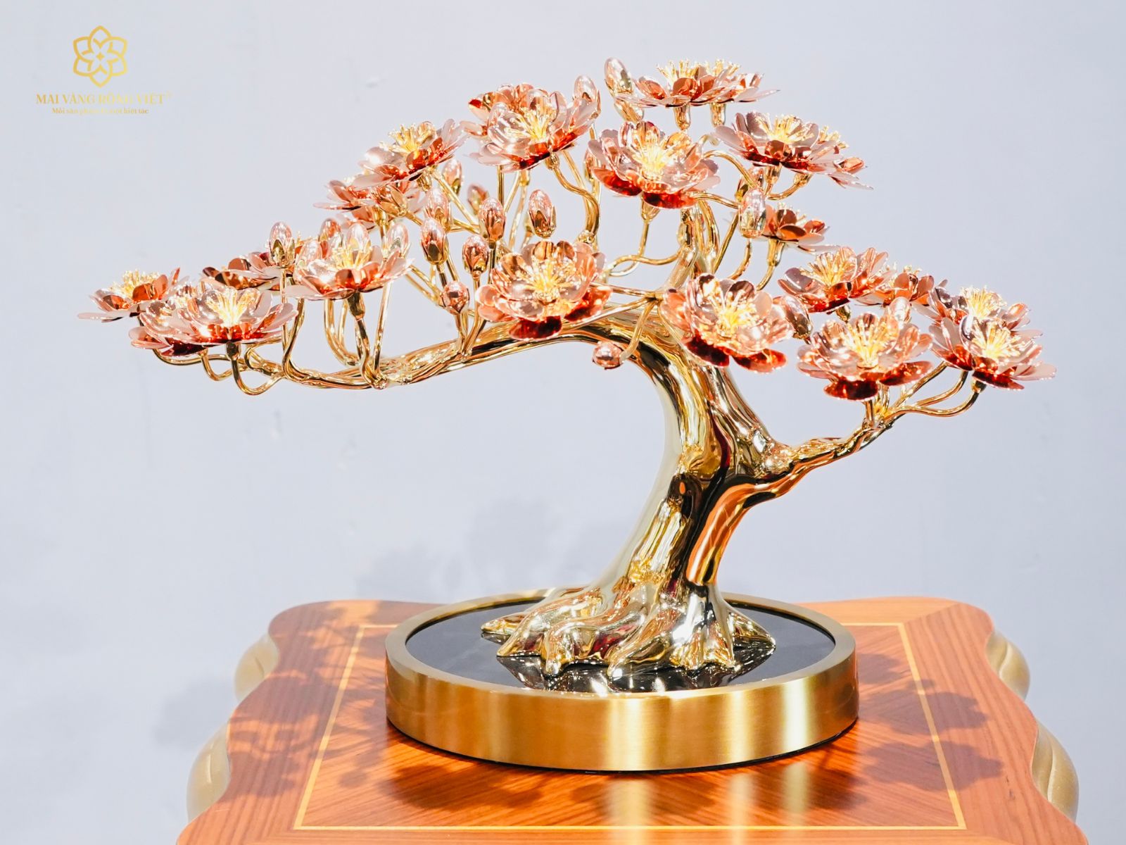 Dáng cây Đào Nghinh Phong