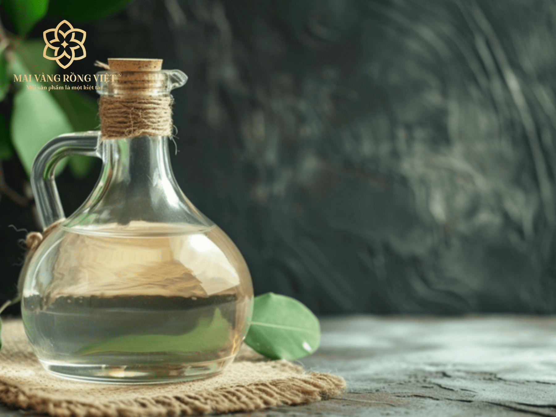 Giấm là nguyên liệu tự nhiên, dễ tìm và cực kỳ hiệu quả trong việc làm sáng bóng đồ đồng