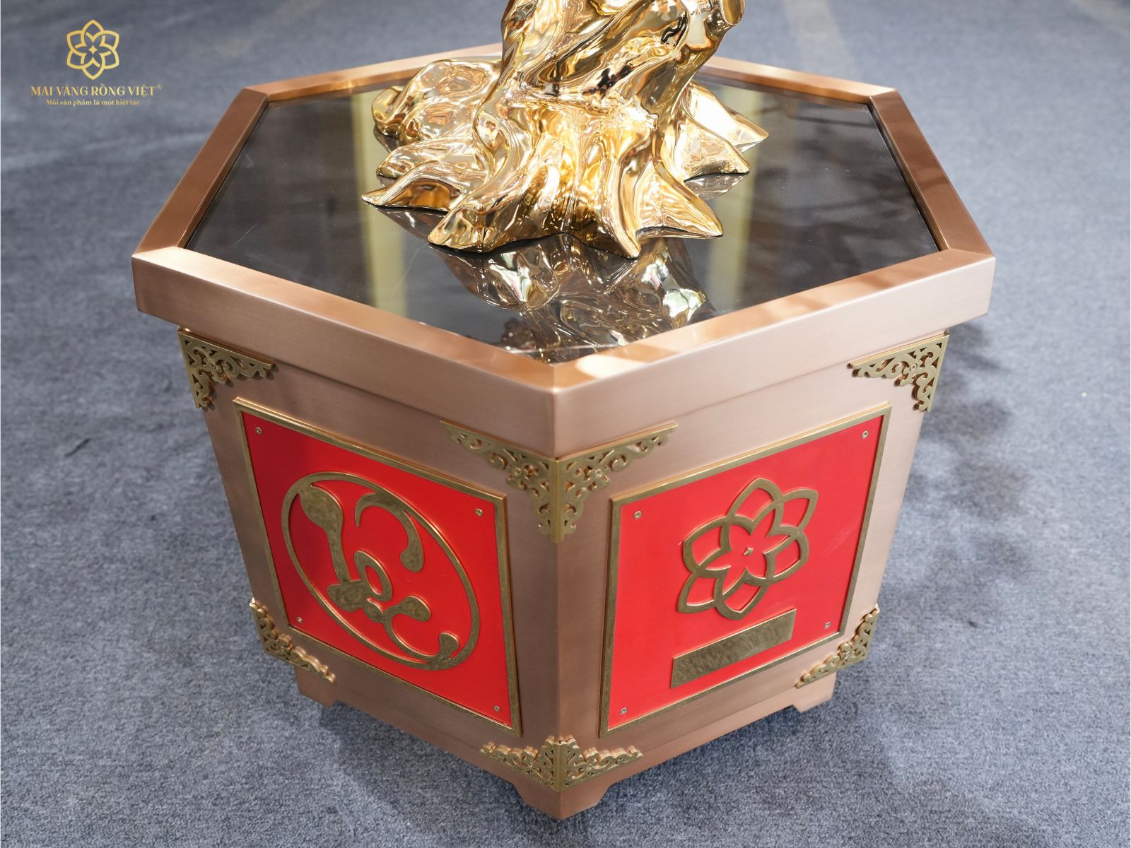 Đế thạch anh đen bóng cây Đào Phước Lộc 1m6