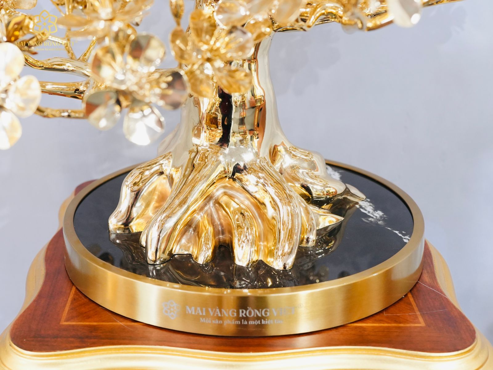 Đế Thạch Anh Đen Bóng Cây Mai Đại Phúc