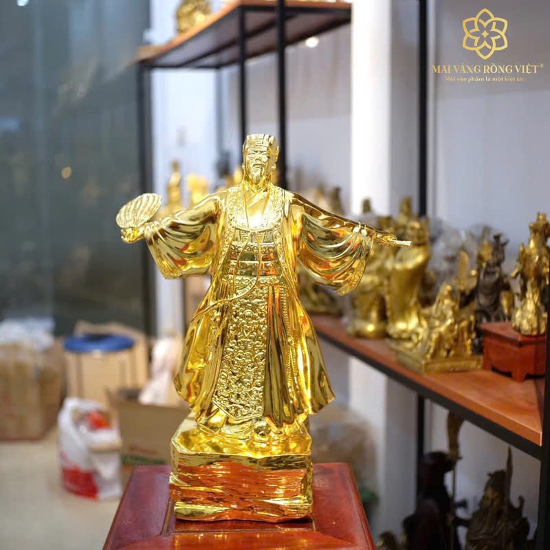 Tượng đồng mạ vàng là sự kết hợp hoàn hảo giữa nghệ thuật và phong thủy, mang đến vẻ đẹp trang trọng cho không gian thờ cúng