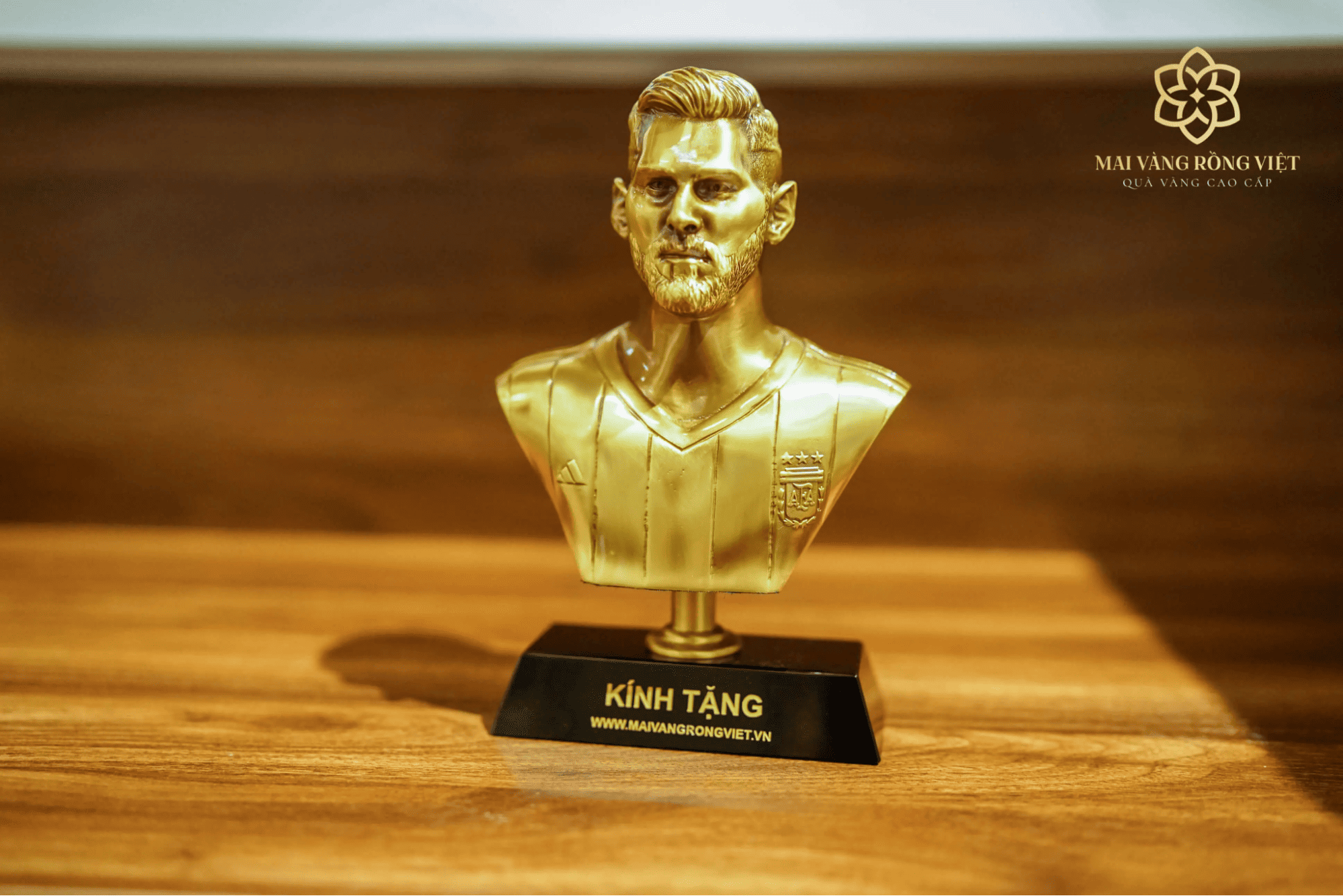Tượng chân dung đồng được chế tác tỉ mỉ và công phu