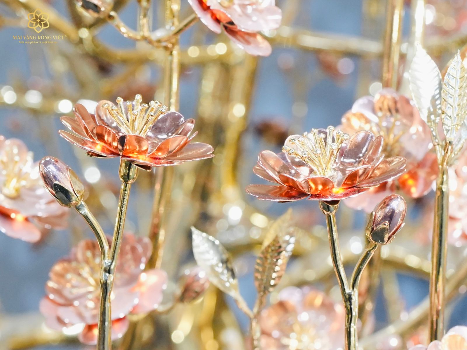 Hai bông hoa đào mạ rose gold cây Đào Phước Lộc