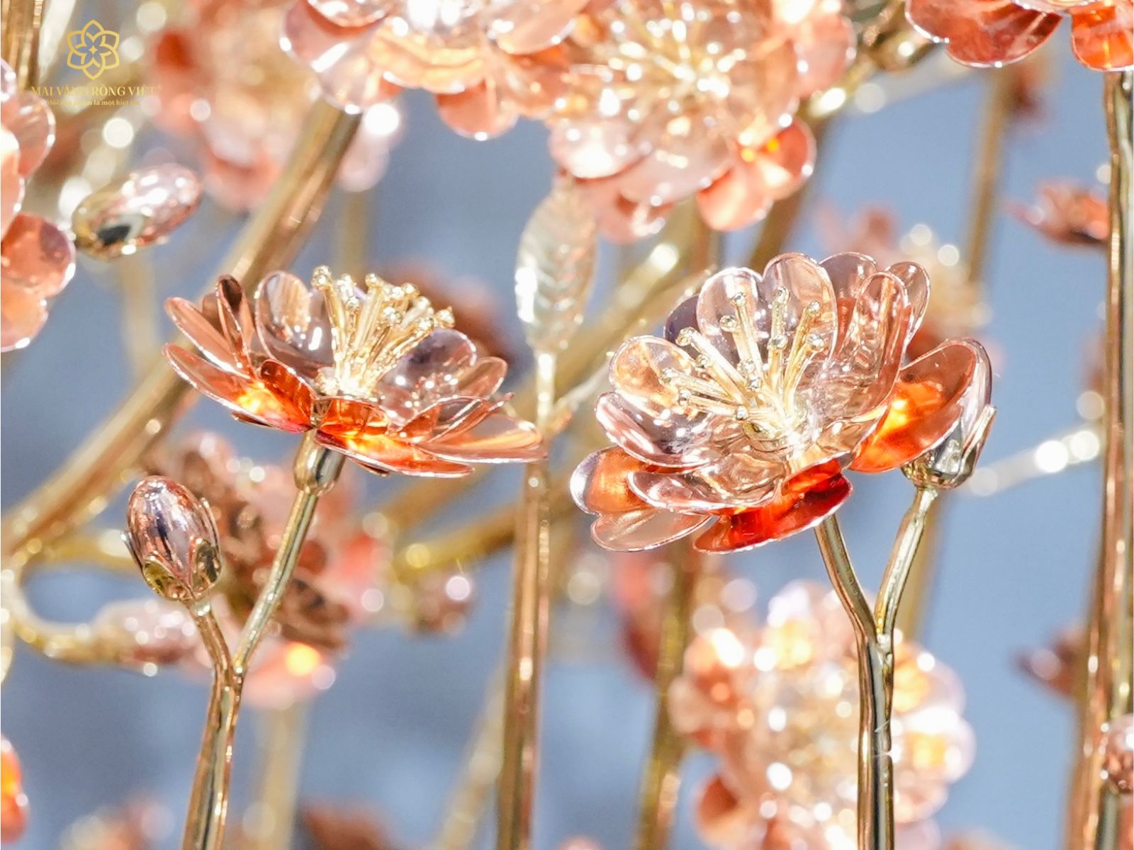 Hai bông hoa đào mạ rose gold cây Đào Phước Lộc 1m6