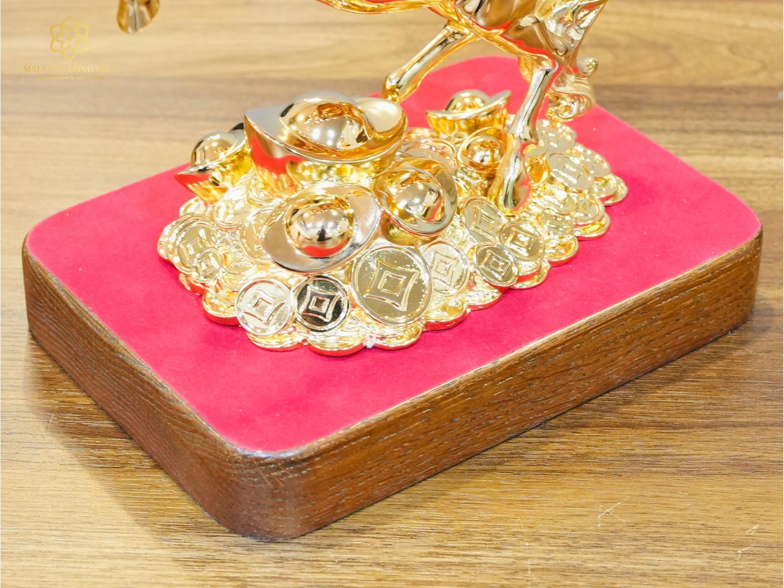 Tượng ngựa Kim Mã Đại Phát bằng đồng mạ gold cao 20cm đế gỗ