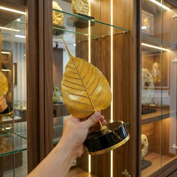 Trên tay tuyệt tác Lá Bồ Đề Hạnh Phúc đế tròn