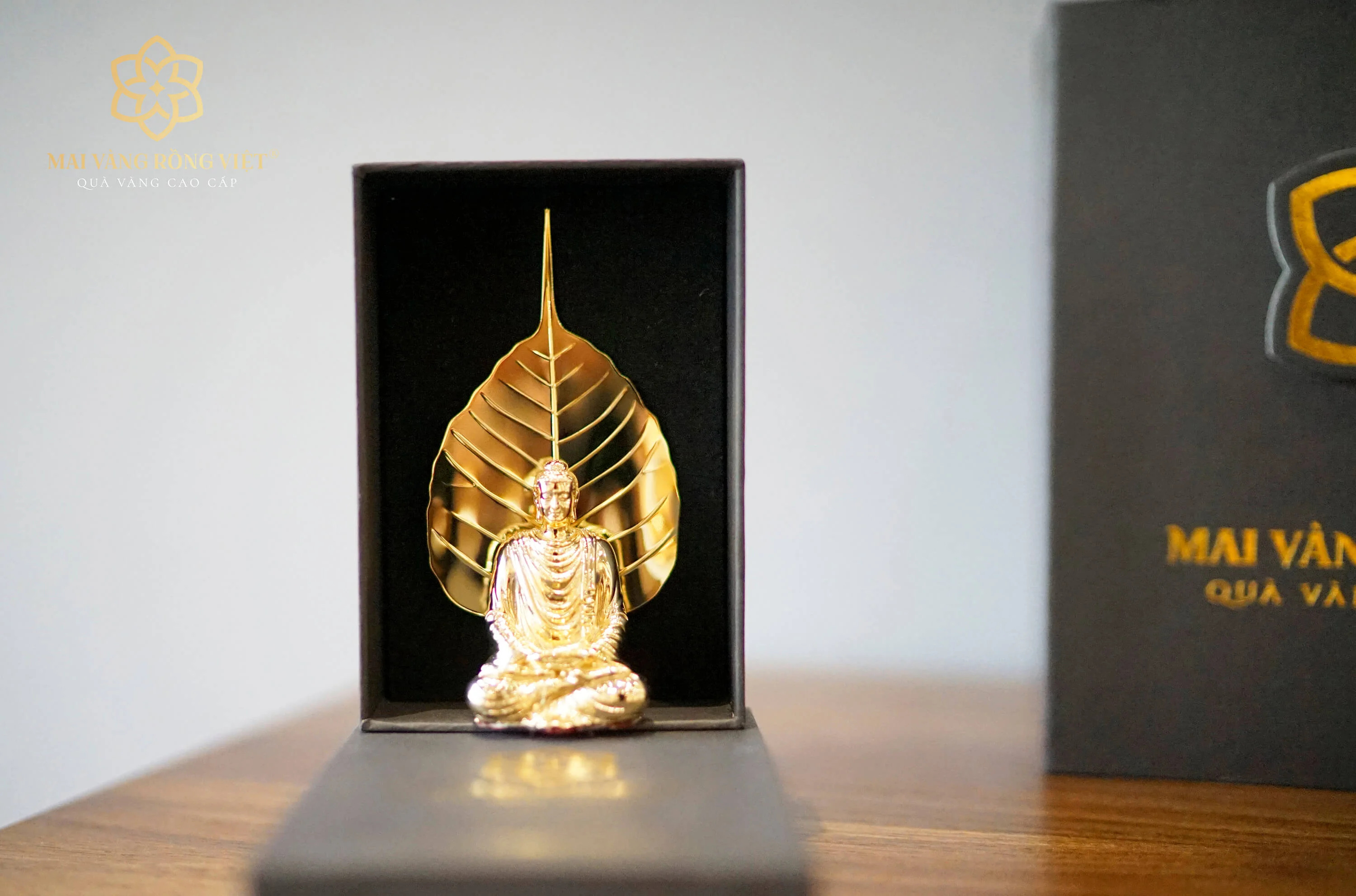 Tượng Phật là vật phẩm phong thuỷ thờ cúng được sản xuất thủ công bởi Mai Vàng Rồng Việt