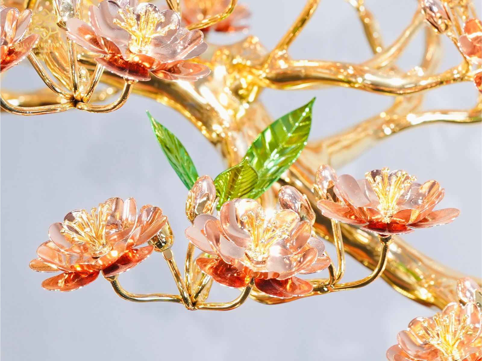 Lá xanh của cây Đào Bạt Phong Mạ Vàng 24K Mix Rose Gold