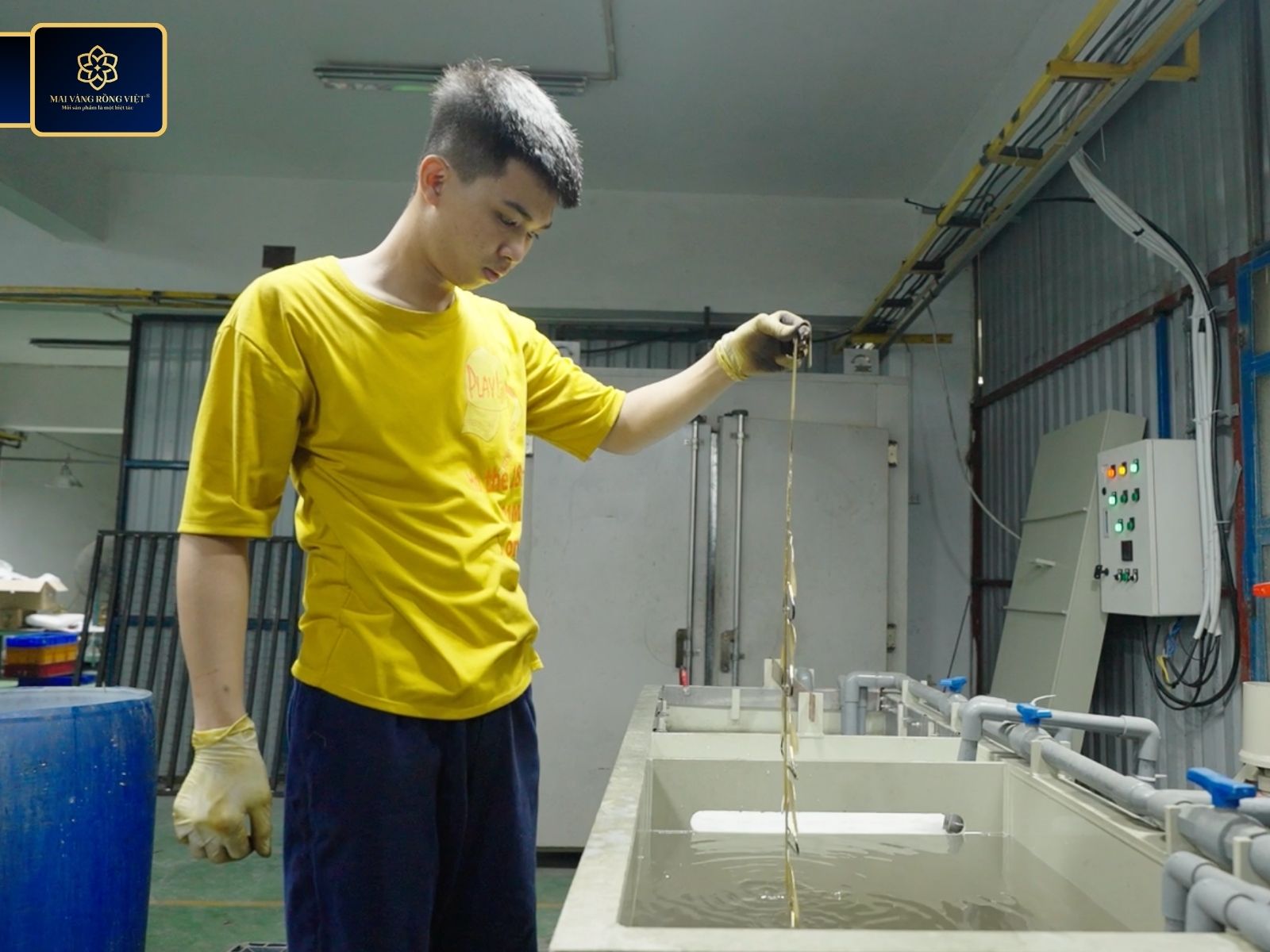 Mạ vàng 24K tại xưởng Mai Vàng Rồng Việt