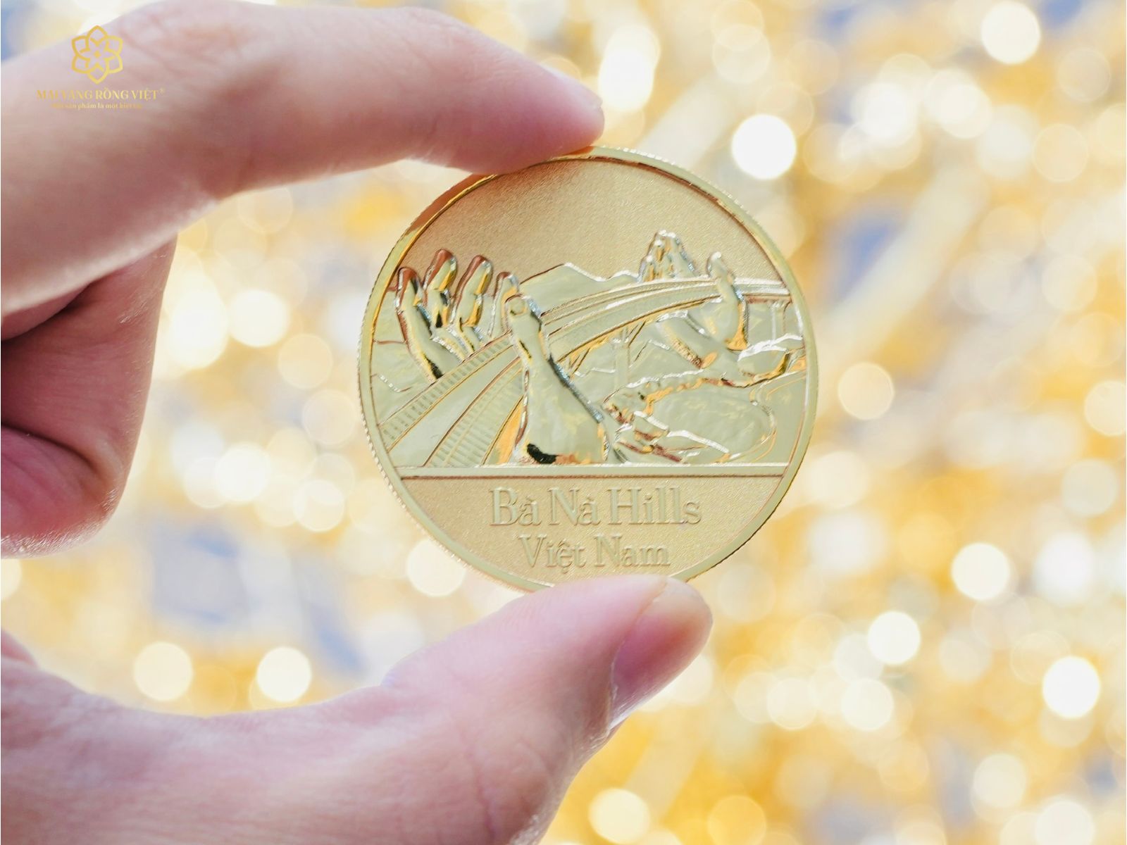 Mặt trước Magnet Cầu Vàng Bà Nà Hills Mạ Vàng 24K