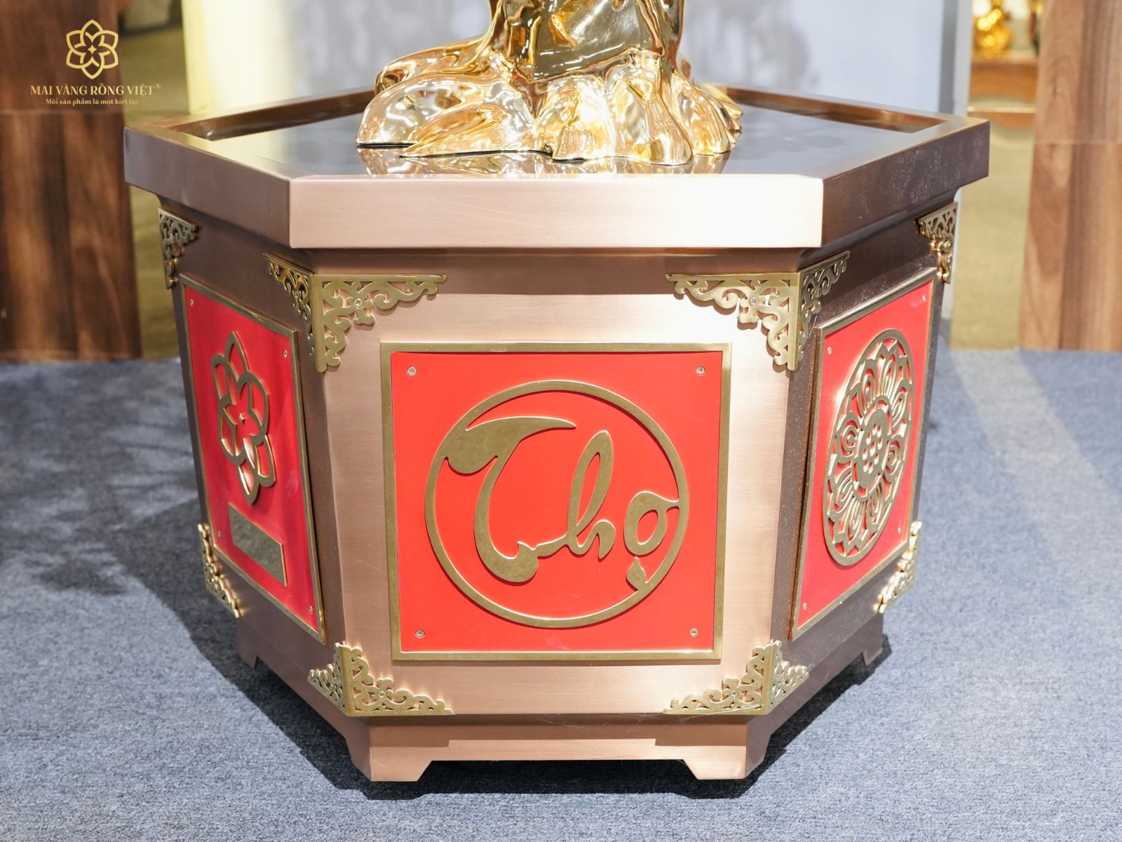 Mặt hoa văn chữ Thọ trên chậu cây Đào Phước Lộc