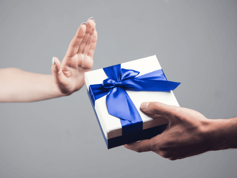 Lưu ý quan trọng khi chọn quà tặng khai trương