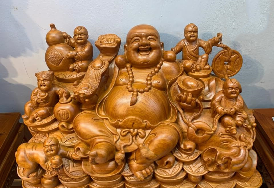 Phân biệt phật di lặc và thần tài theo hình dáng