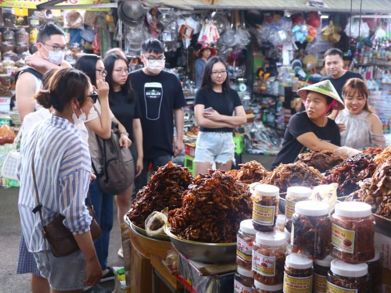 Chọn địa điểm mua quà lưu niệm uy tín để đảm bảo chất lượng